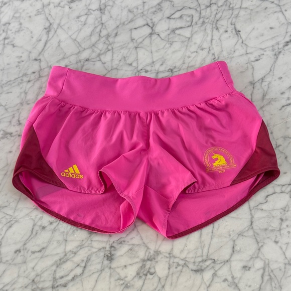 adidas Pants - BOSTON MARATHON® 2021 OWN THE RUN BASE SHORTS Sz M 3”